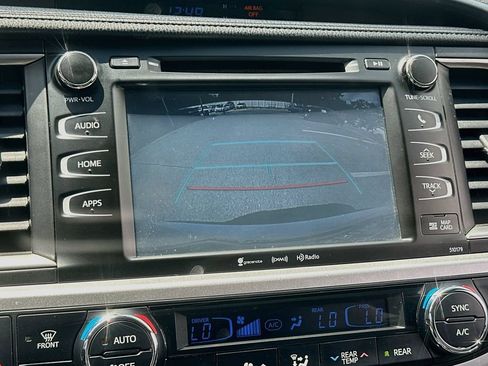 Used 2017 Toyota Highlander XLE FWD image 14
