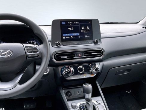 Used 2022 Hyundai Kona SEL image 6