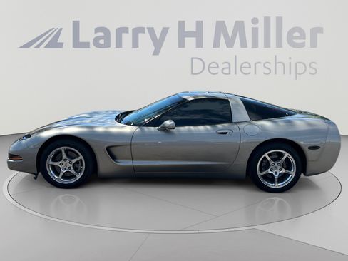 Used 1998 Chevrolet Corvette Coupe w/ Roof Pkg RWD image 2