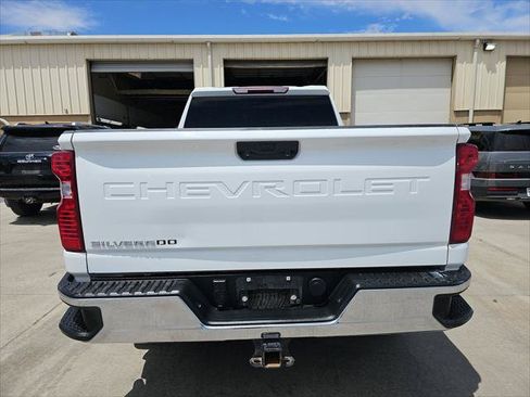 Used 2024 Chevrolet Silverado 2500 LT AWD/4WD image 9