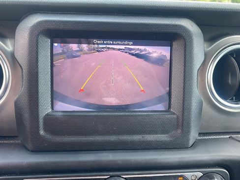 Used 2021 Jeep Wrangler Unlimited Sahara AWD/4WD image 26