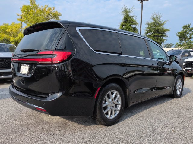 Certified 2025 Chrysler Pacifica Select FWD image 4