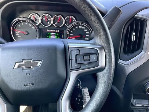 Used 2021 Chevrolet Silverado 1500 Custom Trail Boss AWD/4WD image 25