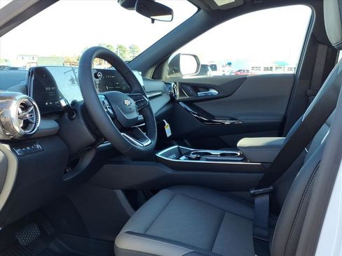 New 2026 Chevrolet Equinox LT w/ Convenience Package II image 13