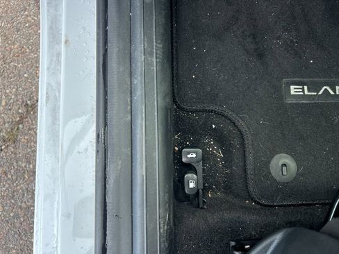 Used 2025 Hyundai Elantra SEL FWD image 12