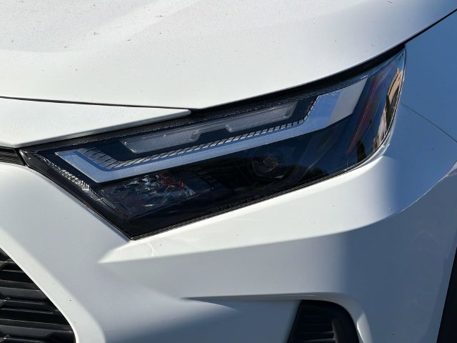Used 2023 Toyota RAV4 LE AWD/4WD image 10