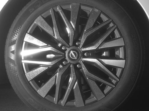 Used 2025 Nissan Altima 2.5 SV FWD image 13
