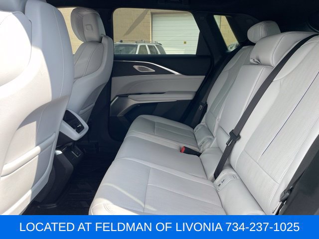Used 2024 Cadillac Lyriq Luxury w/ LPO, Floor Liner Package AWD/4WD image 9
