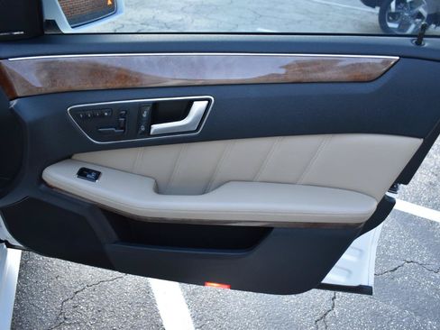 Used 2013 Mercedes-Benz E 550 4MATIC Sedan image 39
