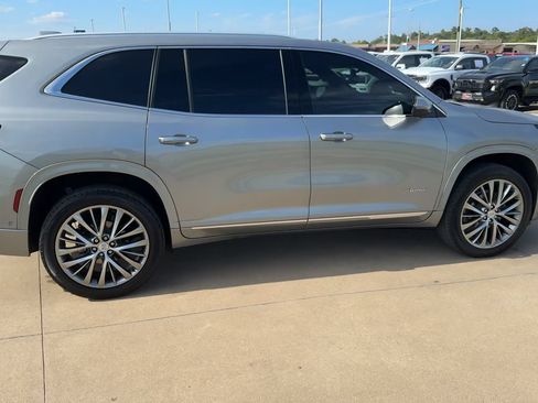 Used 2025 Buick Enclave Avenir w/ Super Cruise Package FWD image 9