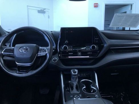 Certified 2025 Toyota Highlander XSE AWD/4WD image 23