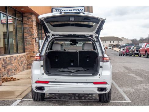 Used 2022 Jeep Grand Cherokee Overland w/ Luxury Tech Group IV image 32