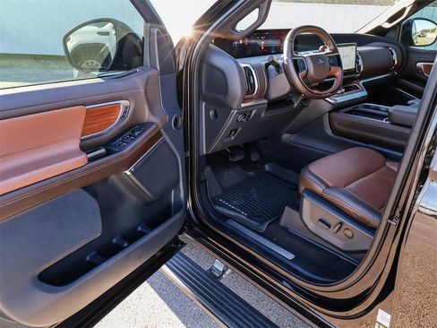 Used 2025 Ford Expedition Max King Ranch image 28