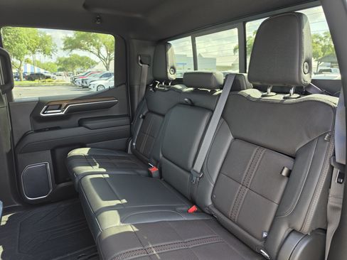 Used 2022 Chevrolet Silverado 1500 High Country AWD/4WD image 23