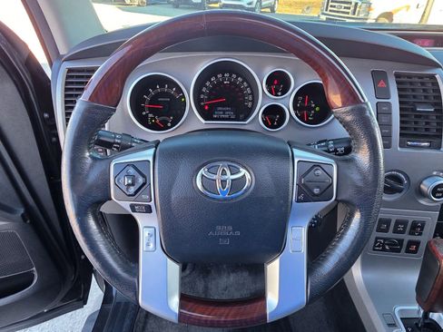 Used 2014 Toyota Sequoia Platinum image 17