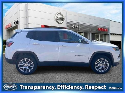 Used 2023 Jeep Compass Latitude AWD/4WD image 5