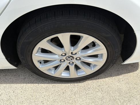 Used 2018 Toyota Camry LE FWD image 18