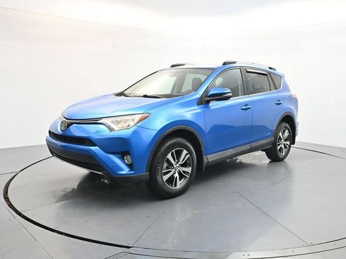 Used 2017 Toyota RAV4 XLE FWD image 3
