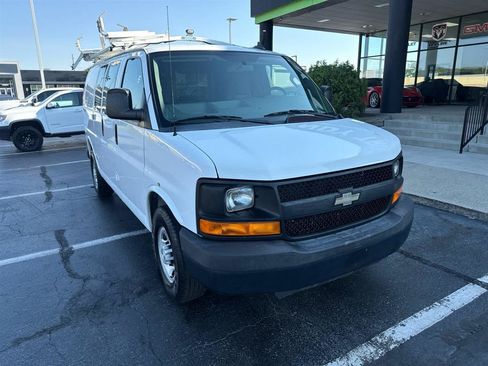 Used 2016 Chevrolet Express 2500 RWD image 2