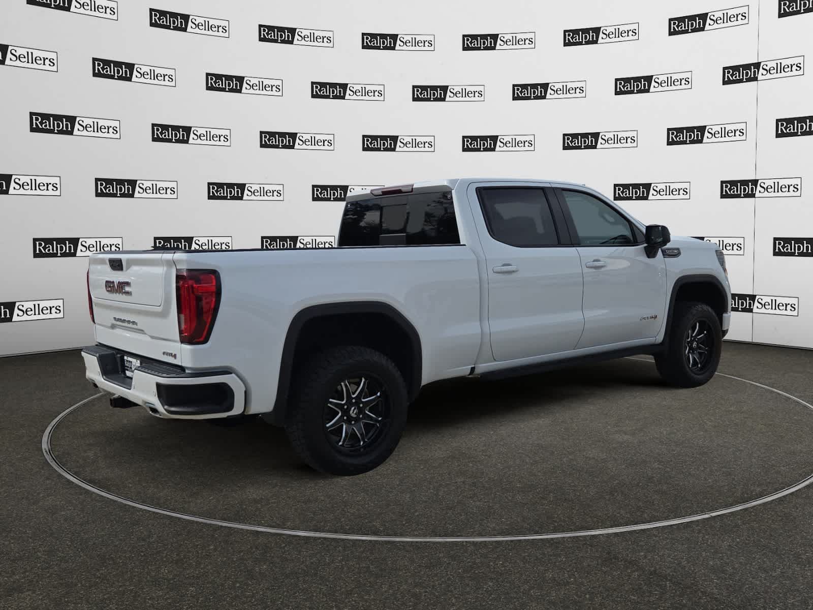 Used 2022 GMC Sierra 1500 AT4 w/ AT4 Premium Package AWD/4WD image 6