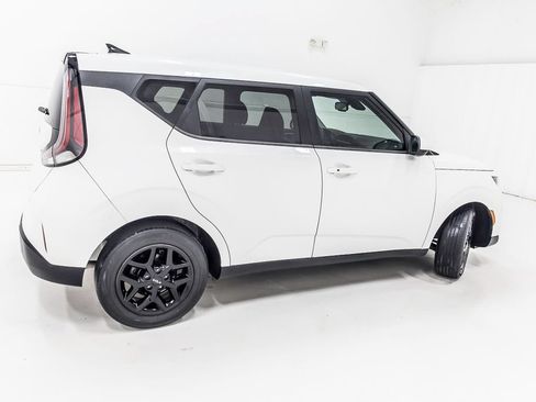 Used 2023 Kia Soul S FWD image 8