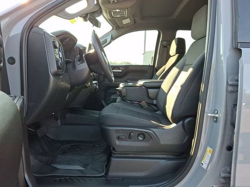 Used 2024 Chevrolet Silverado 1500 Custom Trail Boss w/ Dark Appearance Package AWD/4WD image 15
