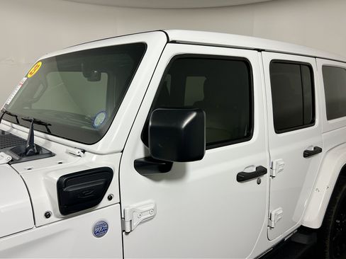 Used 2023 Jeep Wrangler Unlimited Sahara AWD/4WD image 12