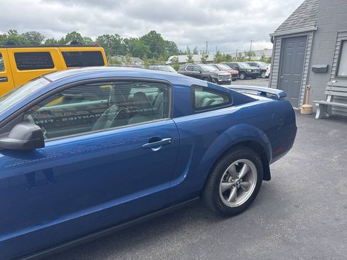 Used 2006 Ford Mustang Coupe RWD image 5