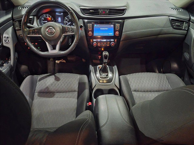 Used 2017 Nissan Rogue SV w/ SV Premium Package FWD image 17