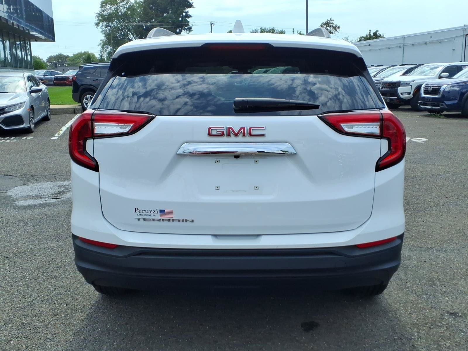 Certified 2024 GMC Terrain SLE w/ Driver Convenience Package FWD image 4
