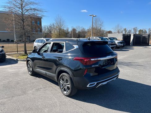 Used 2023 Kia Seltos S w/ Navigation Package image 6