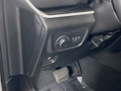 Used 2022 Jeep Grand Cherokee Altitude image 10