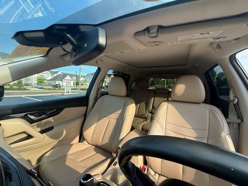 Used 2017 Nissan Rogue SL w/ SL Premium Package AWD/4WD image 9