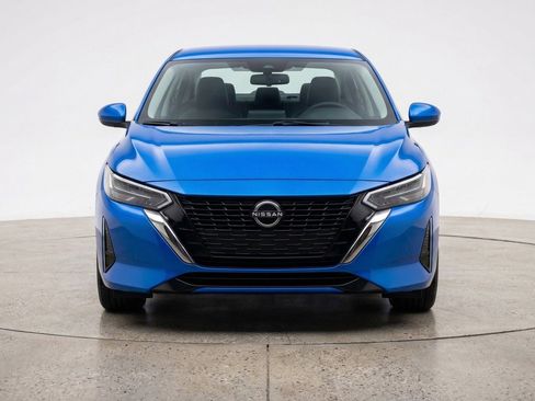 Used 2025 Nissan Sentra SV image 2