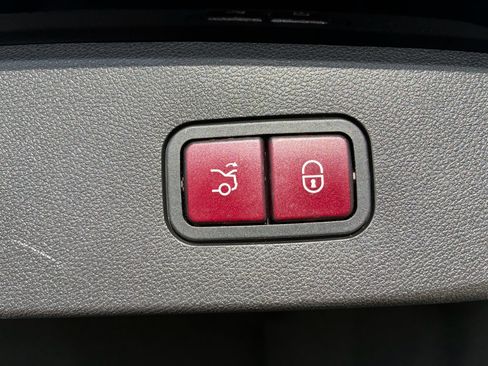 Used 2014 Mercedes-Benz E 350 Sport image 25