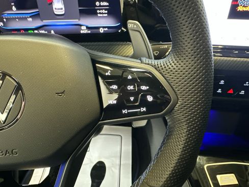 Used 2024 Volkswagen Golf R image 22