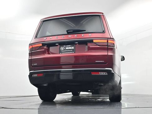 Used 2024 Jeep Wagoneer Series II AWD/4WD image 59