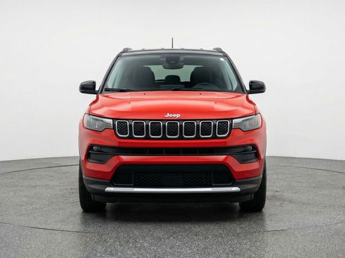 Used 2025 Jeep Compass Limited image 1