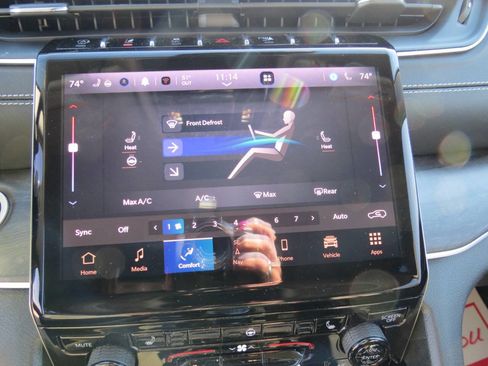 Used 2023 Jeep Grand Cherokee Limited image 23