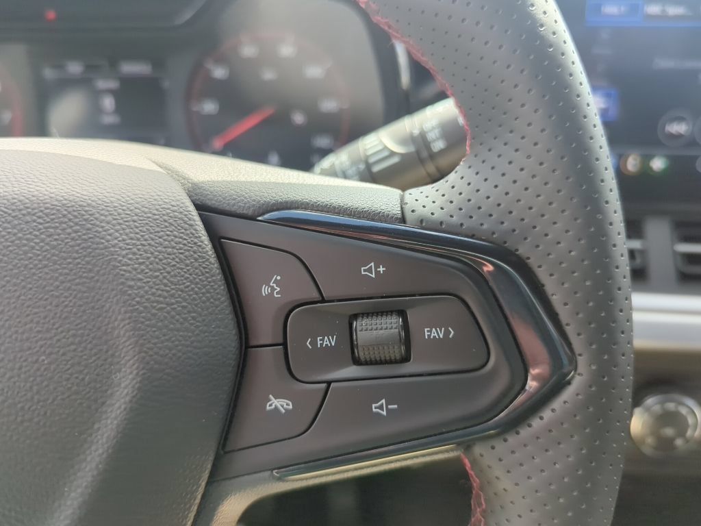 Certified 2024 Chevrolet Trax RS w/ Driver Confidence Package FWD image 21