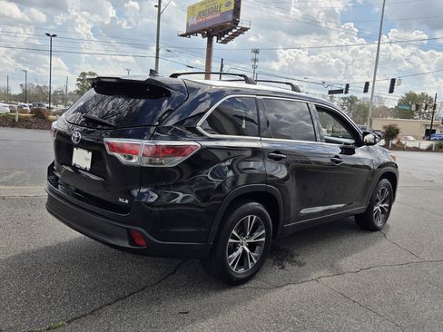 Used 2016 Toyota Highlander XLE image 4
