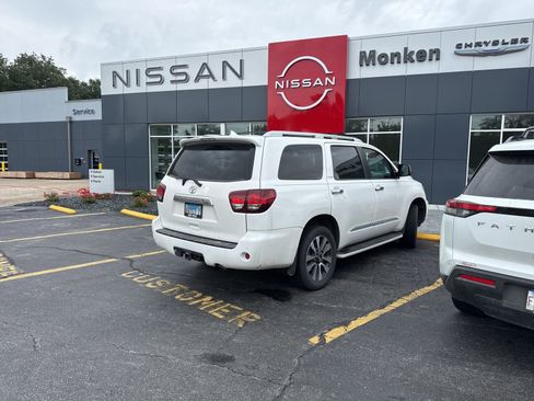 Used 2018 Toyota Sequoia Limited w/ Safety & Convenience Package AWD/4WD image 2
