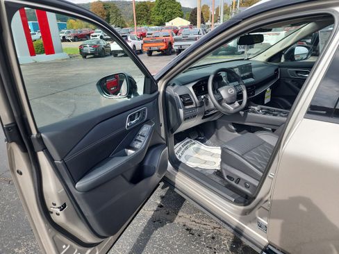 New 2026 Nissan Rogue Platinum w/ Platinum Premium Package image 10