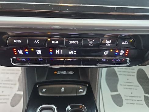 Used 2022 Chevrolet Bolt EUV LT w/ Convenience Package image 30