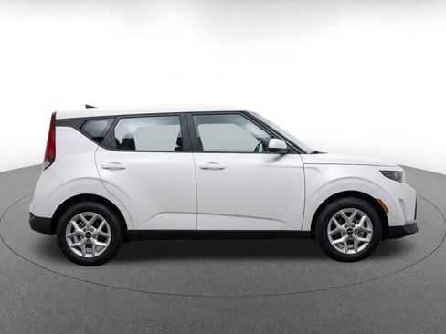 Used 2025 Kia Soul LX w/ LX Technology Package FWD image 14