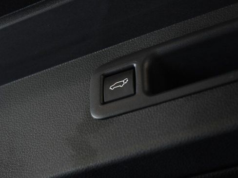 Used 2023 Toyota Highlander XLE AWD/4WD image 17