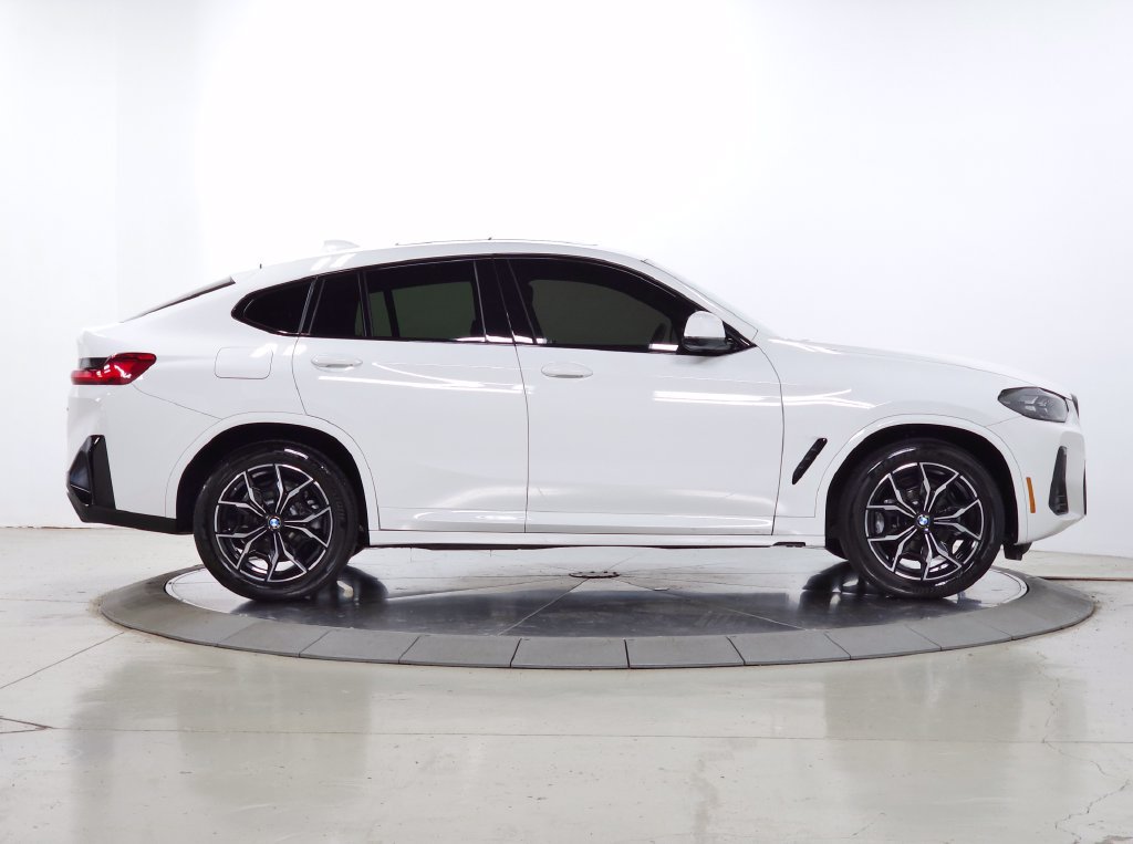 Used 2024 BMW X4 xDrive30i w/ M Sport Package AWD/4WD image 12