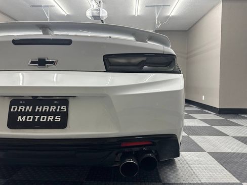 Used 2017 Chevrolet Camaro SS RWD image 18