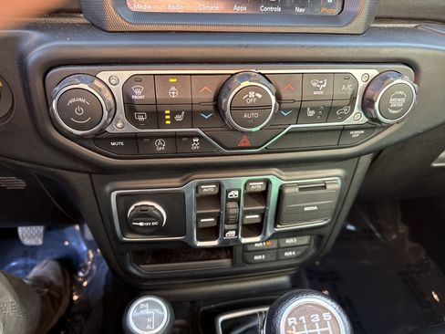 Used 2019 Jeep Wrangler Unlimited Sahara w/ Uconnect 4C Nav & Sound Group image 23