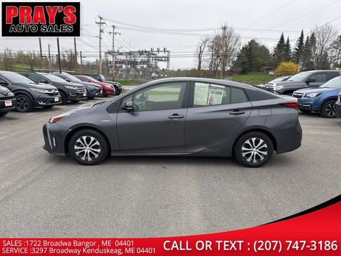Used 2020 Toyota Prius LE image 1